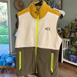 Kari Tara vest small